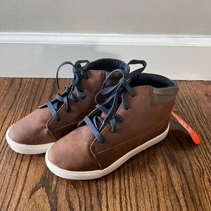 Brand new Wondernation Size 4 Boys Fashion Sneakers